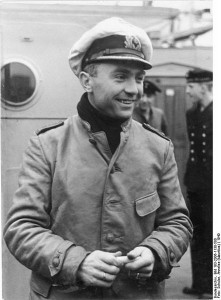 Kapitanleutnant Gunther Prien 1940 [Bundesarchiv, Bild 183-2006-1130-500/ Schulze, Annelise (Mauritius)/ CC-BY-SA, wikimedia]
