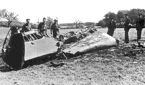 The wreckage of Rudolf Hess's Messerschmitt 110, after crashing on Bonnyton Moor, Scotland, on the night of 10/11 May 1941 [Public domain, Ian Dunster, wiki]