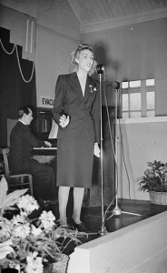 Vera Lynn sings at a munitions factory, Britain 1941 [Public domain, Imperial War Museum, wiki]