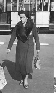 Woman in Berlin, September 1941 [Bundesarchiv/wiki]