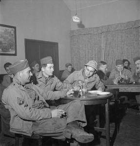 US soldiers enjoy British beer at a NAAFI canteen in the UK [Public domain, IWM, wiki]