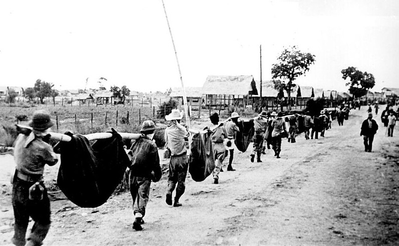 American prisoners carry comrades unable to walk; picture taken by a Japanese photographer during the march from Bataan, Philippines 1942 [Public domain , wiki]