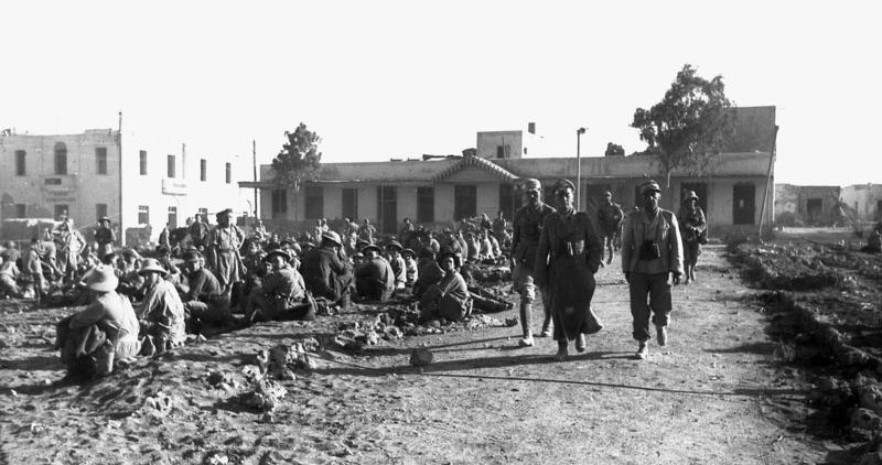 Rommel with prisoners at Tobruk