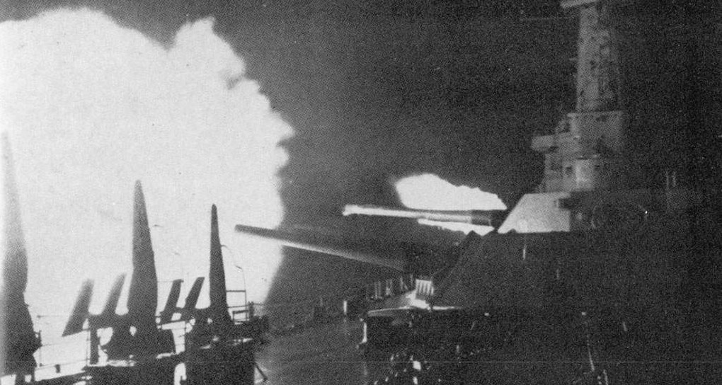 The battleship USS Washington fires on Japanese battleship Kirishima during the Naval Battle of Guadalcanal, 14-15 November 1942 [Public domain, wiki]