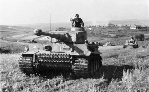 Panzer VI (Tiger) tank of the Waffen-SS Division 'Das Reich' near Kursk [Bundesarchiv_Bild_Zschaeckel-207-12]