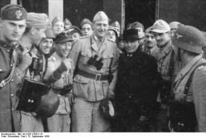 Otto Skorzeny (centre) next to Mussolini, after the latter was freed during the Gran Sasso raid, 12 September 1943 [Bundesarchiv Bild 101I-567-1503C-15]