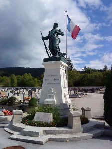War memorial in Oyonnax [Author: Jejecam, GNU Free Documentation License Version 1.2, Wikimedia]