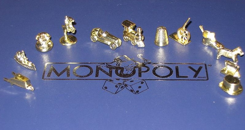 Player tokens from the US deluxe edition [Public domain, wikimedia commons]