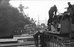 Panzer IV arrives at Toulon in time to see French cruiser Colbert being scuttled, 27 November 1942 [Bundesarchiv_Bild_101l-027-1451-10]